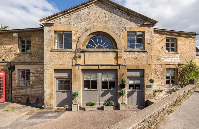 1 The Coach House