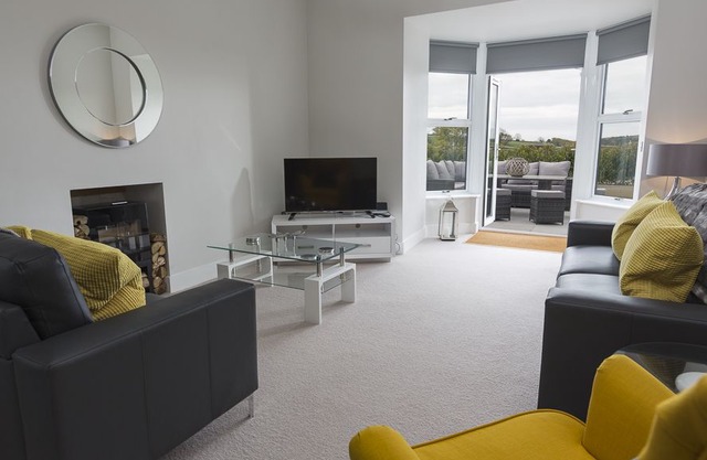 1 The Manor House, Hillfield Village, DARTMOUTH