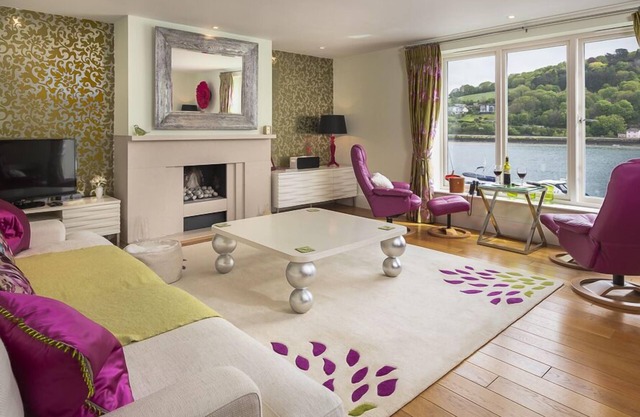 10 DART MARINA, family friendly, luxury holiday cottage in Dartmouth