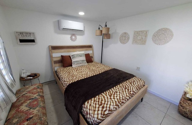 10%Discount week! Apt. with electricity, water, A/C, WIFI near Crashboat Beach