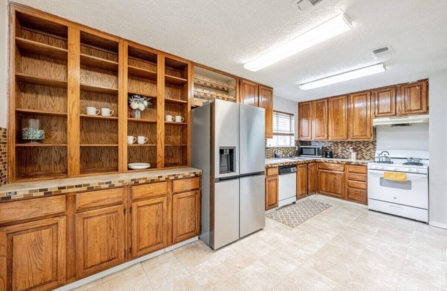 10 Guests cozy 5026 3BR near IAH George Bush Airport