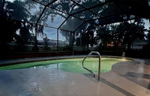 10 Min from Beach, Private Pool with Lanai Palm Coast Family Home