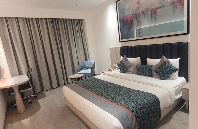 10 minutes to the IGI Delhi Airport we have 24 luxurious rooms of 4 star hotel