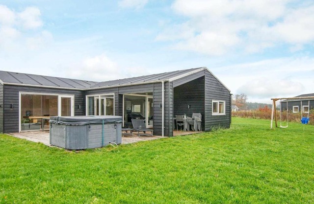 10 person holiday home in Glesborg-By Traum