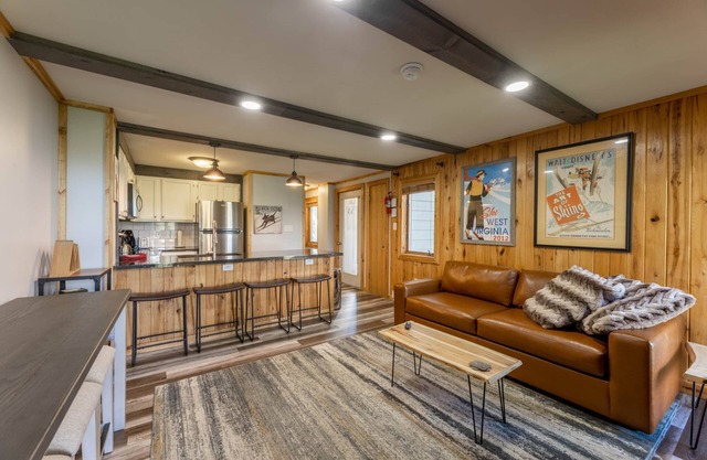10 Powderidge 1BR Ski Out & pet friendly