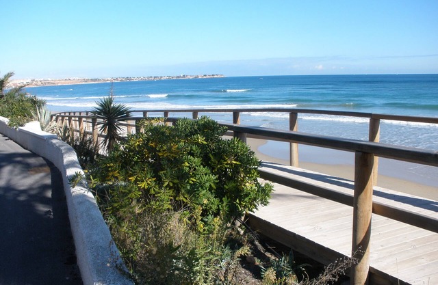 100 m from the sea, BBQ, WiFi and TV Satellite