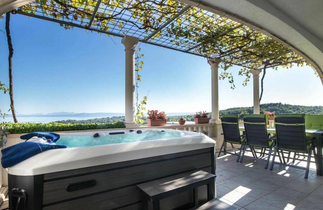 100 m² Accommodation ∙ 3 bedrooms ∙ 6 guests