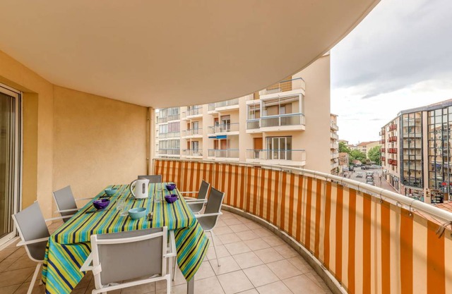 100 m² Apartment ∙ 2 bedrooms ∙ 6 guests