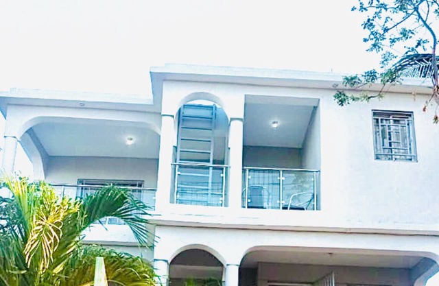 100 m2 BIG Apartment With AC, Free ParKing + WIFI Near JUMBO Supermarket