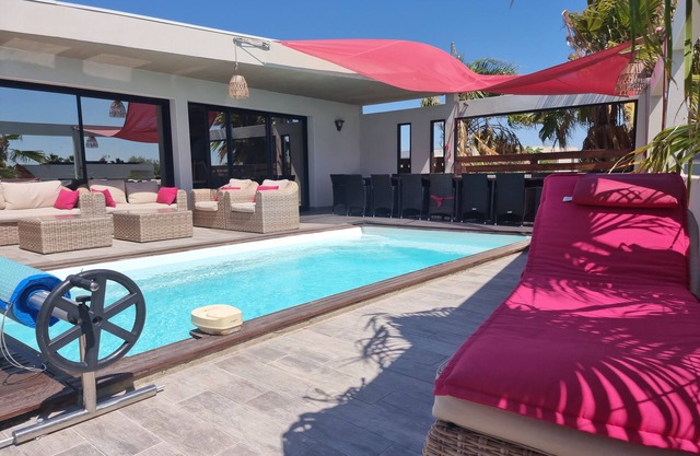 100 meters from the beach, large villa with heated pool and jacuzzi