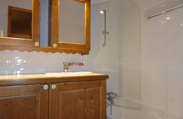 100m from ski slopes, 1st floor, balcony, parking, tv, ski locker, 40m², Pralognan-la-Vanoise