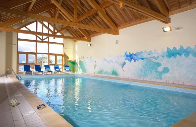 100m from resort center, fitness, swimming pool, terrace, balcony, parking, tv, ski locker, 36m²