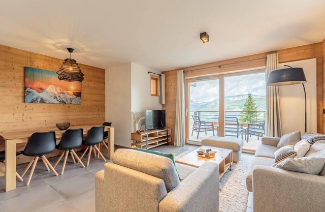 100m from ski slopes, 3rd floor, view valley, fitness, sauna, hammam, terrace, parking, ski locker