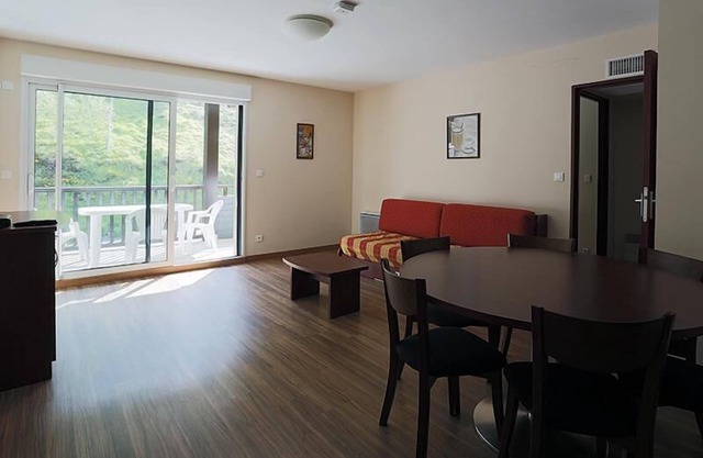 100m from ski slopes, 1st floor, parking, tv, ski locker, 53m², Peyragudes