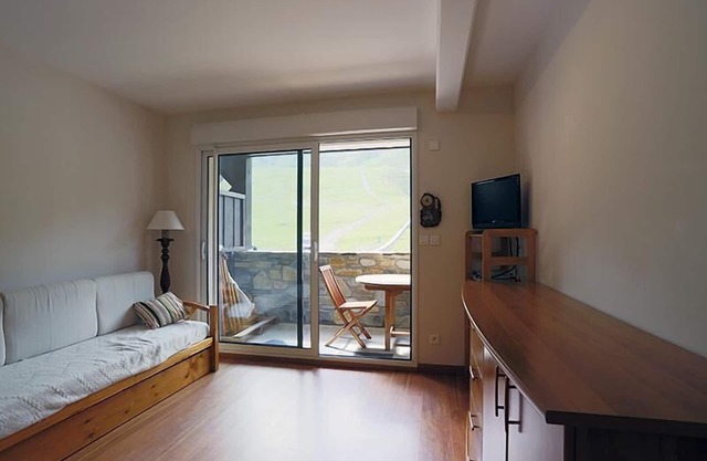 100m from ski slopes, 1st floor, parking, tv, ski locker, 49m², Peyragudes