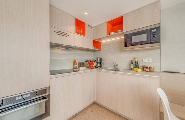 100m from ski slopes, 5th floor, view lake/mountain, tv, ski locker, 35m², Tignes