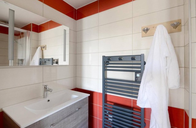 100m from ski slopes, 3rd floor, balcony, tv, ski locker, 72m², Montchavin La Plagne