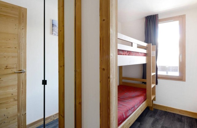 100m from ski slopes, 3rd floor, balcony, tv, ski locker, 48m², Montchavin La Plagne