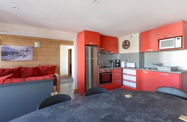 100m from ski slopes, 4th floor, balcony, tv, ski locker, 63m², Montchavin La Plagne