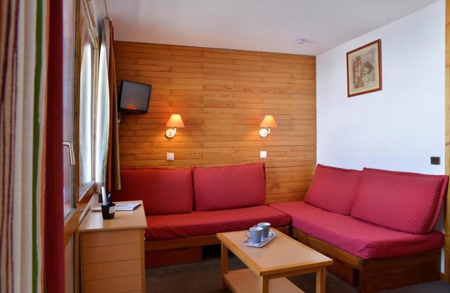 100m from ski slopes, 1st floor, balcony, tv, ski locker, 23m², La Plagne