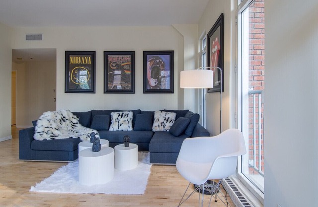 #103-2015 · Spacious Downtown Apartment 100 Walk Score in Montreal