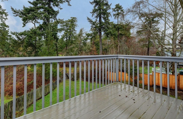 #104 Parkcrest Dr - 3 Bedroom Upper Suite in House