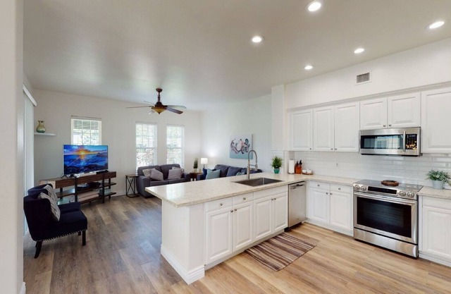 10781: Newly Upgraded and Refurnished 3 Bed, 2 1/2 Bath Townhouse in Coconut Plantation