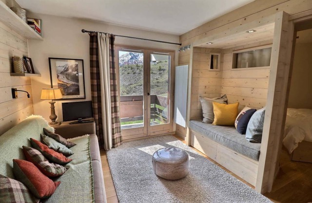 10m from ski slopes, 1st floor, view ski slopes, balcony, ski locker, 40m², Méribel-Mottaret