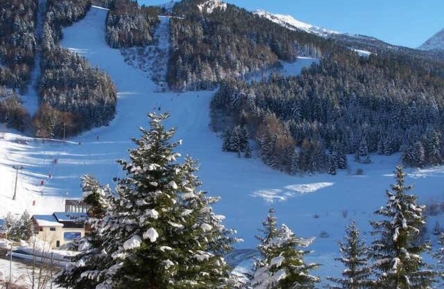 10m from ski slopes, 2nd floor, balcony, parking, tv, ski locker, 20m², Villard de Lans
