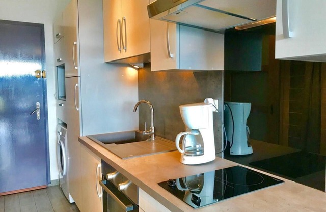 10m from ski slopes, 7th floor, balcony, parking, tv, ski locker, 24m², Villard de Lans