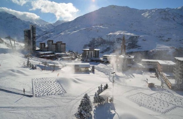 10m from ski slopes, 9th floor, view resort, balcony, ski locker, 21m², Les Menuires