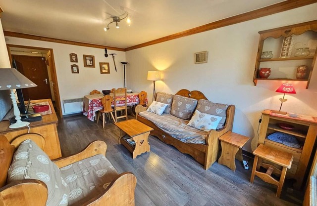 10m from ski slopes, Ground floor, view mountain, balcony, tv, ski locker, 40m², Les Menuires
