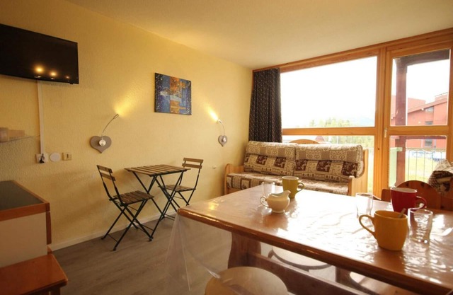 10m from ski slopes, 1st floor, view valley, balcony, tv, 33m², Les Arcs