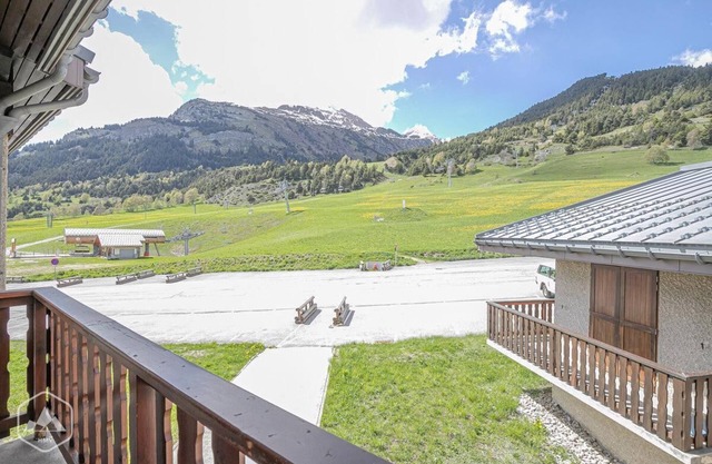 10m from ski slopes, 1st floor, ski locker, 31m², Aussois