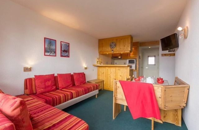 10m from ski slopes, 2nd floor, view valley, balcony, tv, 33m², Les Arcs