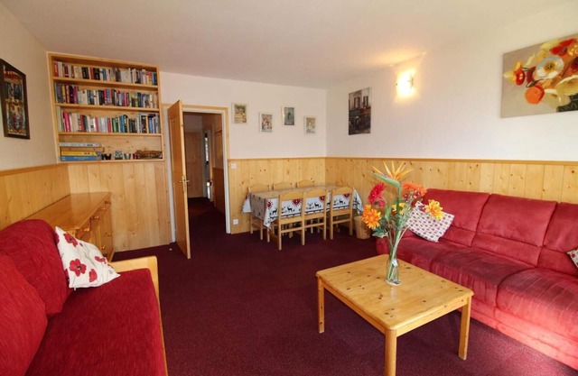 10m from ski slopes, 2nd floor, view lake, balcony, tv, ski locker, 53m², Tignes