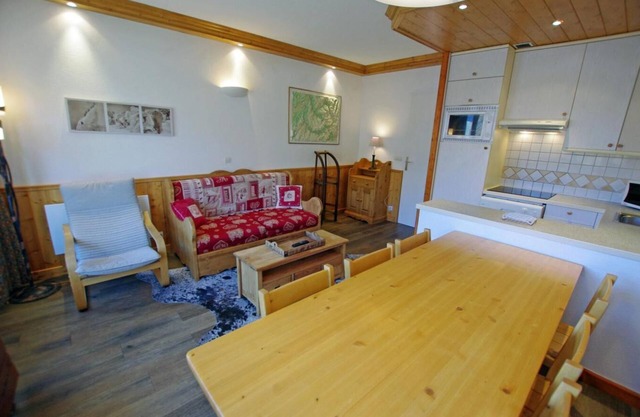 10m from ski slopes, 2nd floor, view lake, balcony, tv, ski locker, 53m², Tignes