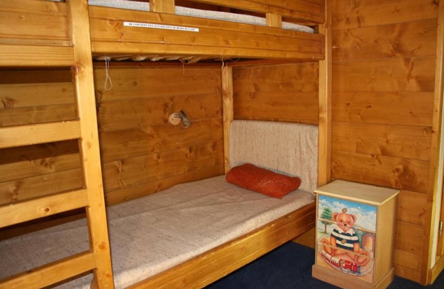 10m from ski slopes, 6th floor, view lake, balcony, tv, ski locker, 63m², Tignes