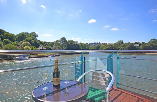 11 Crabshell Quay - Three Bedroom House, Sleeps 6