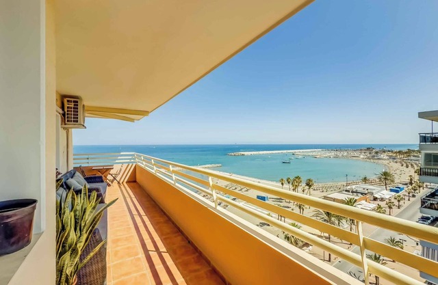 113 - Beachfront Apartment with Amazing Sea Views and Pool in Fuengirola.