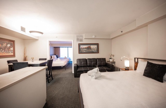 1162 · PENTHOUSE SUITE on the Strip - 6 Comfy BEDS!