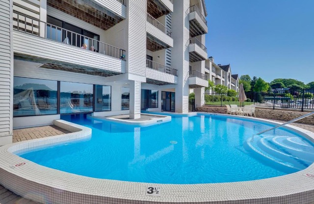 118B Edgewater Inn