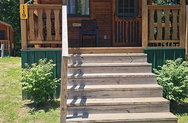 119) Uguisu Log Cabin. Close to Hocking Hills State Park and more!