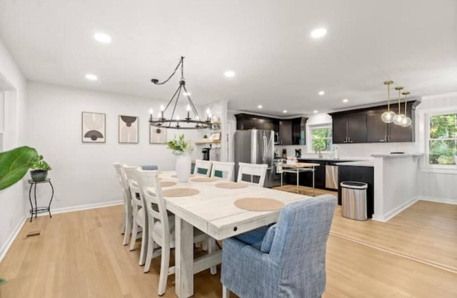 12 min to Lakepoint Sports! 5 bedroom house. Game room. Fire Pit. Weddings!