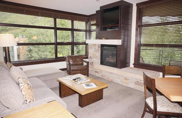120 Carriage Way 2205
