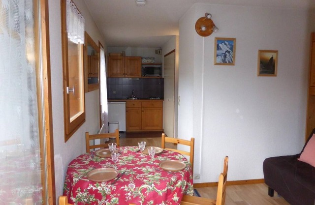120m from ski slopes, 2nd floor, balcony, parking, tv, ski locker, 21m², Les Houches