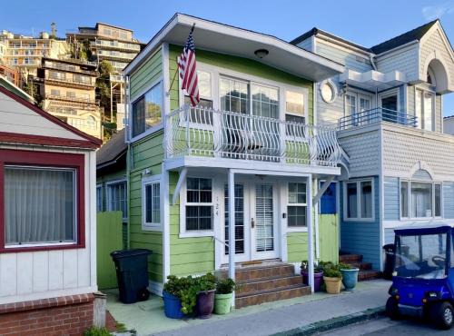 124CL 124 Claressa Ave