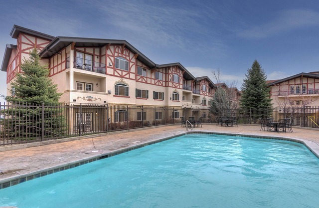 (125) 5-STAR ZERMATT RESORT KING SUITE —ONLY 20 MINS TO PARK CITY!