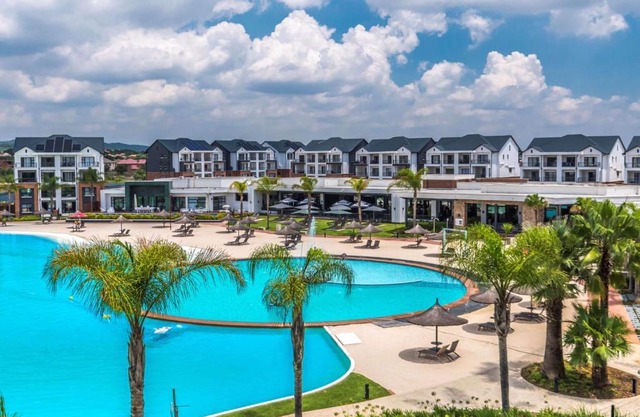 1254 The Blyde Crystal Clear 3 Bedroom Garden Apartment