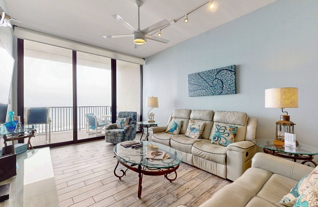 12th-floor penthouse beach perch with pools, tennis & gym